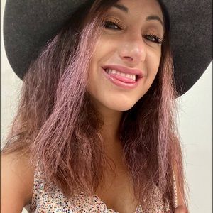 Meet your Posher, Hayley